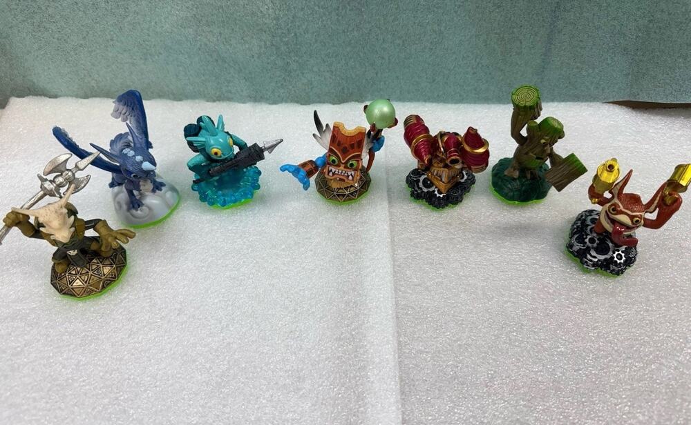Lot Of 7 Skylanders Spyro Figures: Gill Grunt, Whirlwind, Stump Smash, Voodood
